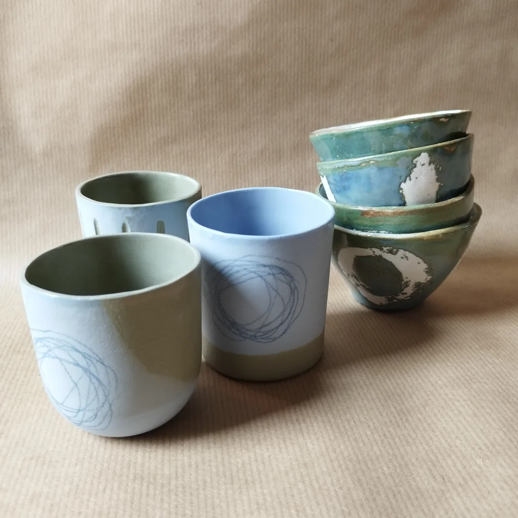 Porcelaine colorée et émaillée